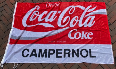 8825-1 € 10,00 coca cola vlag campernol 90x140.jpeg